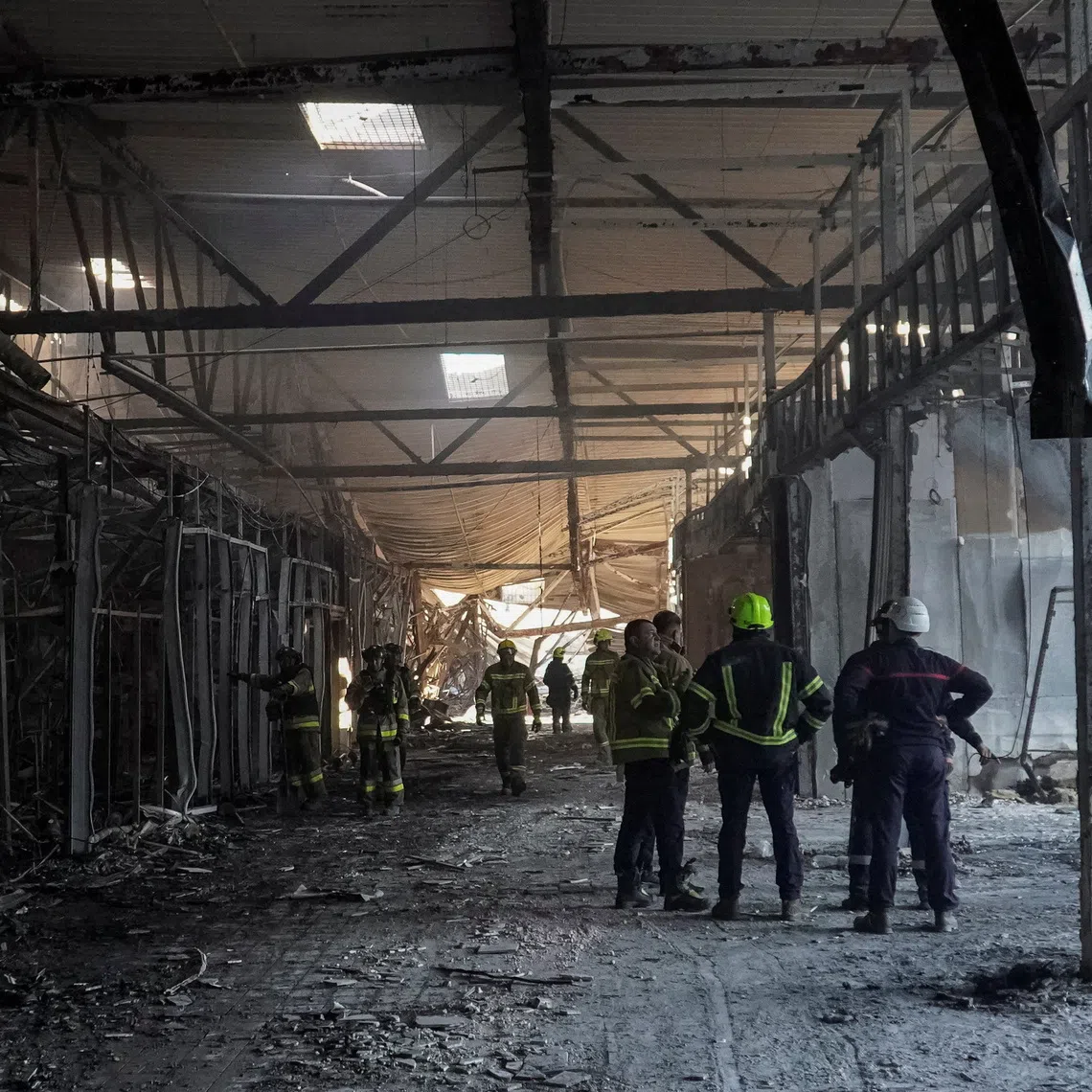 Rescuers work at the site of a shopping centre destroyed by yesterday's Russian drone attack, amid Russia's attack on Ukraine, in the city of Kryvyi Rih, Dnipropetrovsk region, Ukraine, August 22, 2026. REUTERS/Ihor Kuznietsov