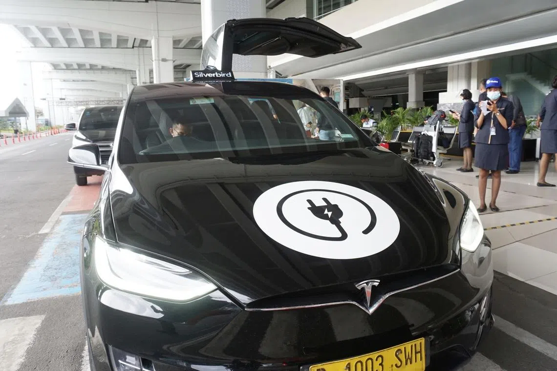 A Tesla model X airport taxi waits for passengers at Jakarta’s Soekarno-Hatta International Airport in Tangerang on December 14, 2020. (Photo by FAJRIN RAHARJO / AFP)