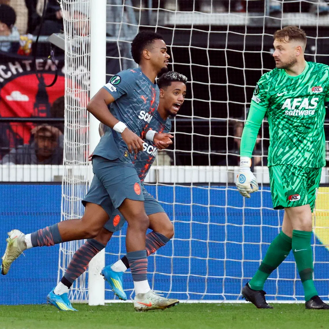 Soccer Football - UEFA Conference League - Quarter Final - Second Leg - AZ Alkmaar v Shakhtar Donetsk - AFAS Stadion, Alkmaar, Netherlands - April 16, 2026 Shakhtar Donetsk's Alisson Santana celebrates scoring their first goal with Newertton REUTERS/Maurice Van Steen