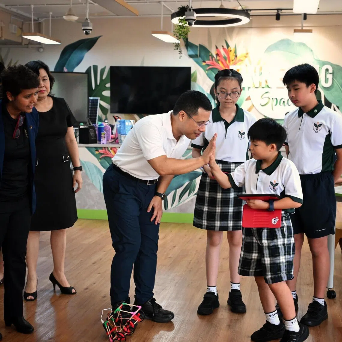 Minister for Education, Mr Desmond Lee, engaging with students as they take part in activities which encourage innovation and problem-solving at the Tinkering Space, at Teck Ghee Primary School, on April 15, 2026. 

With Minister Lee is Ms Rezia Rahumathullah, Principal of Teck Ghee Primary School (left).