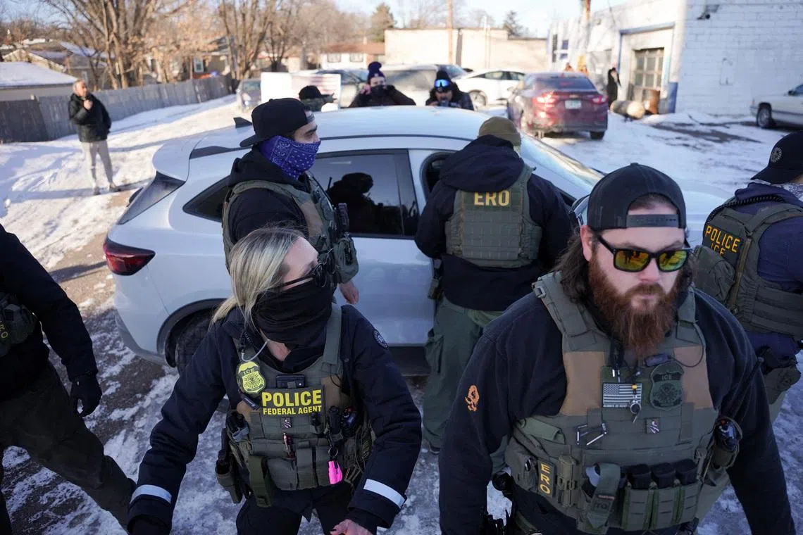 Federal agents conduct immigration enforcement action in Saint Paul, Minnesota, U.S., January 27, 2026. REUTERS/Seth Herald