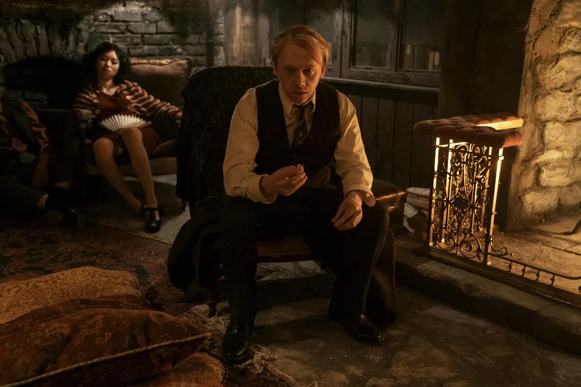 adbinge09-ol - Rupert Grint in Dreams In The Witch House of Guillermo del Toro's Cabinet Of Curiosities.



Source/copyright: Netflix