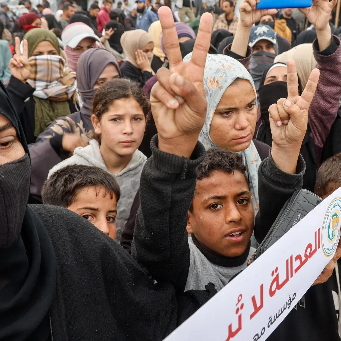 Palestinians take part in a protest against the execution of the Israeli death penalty law for Palestinians convicted in military courts of deadly attacks, in Khan Younis, southern Gaza Strip, April 2, 2026. REUTERS/Haseeb Alwazeer