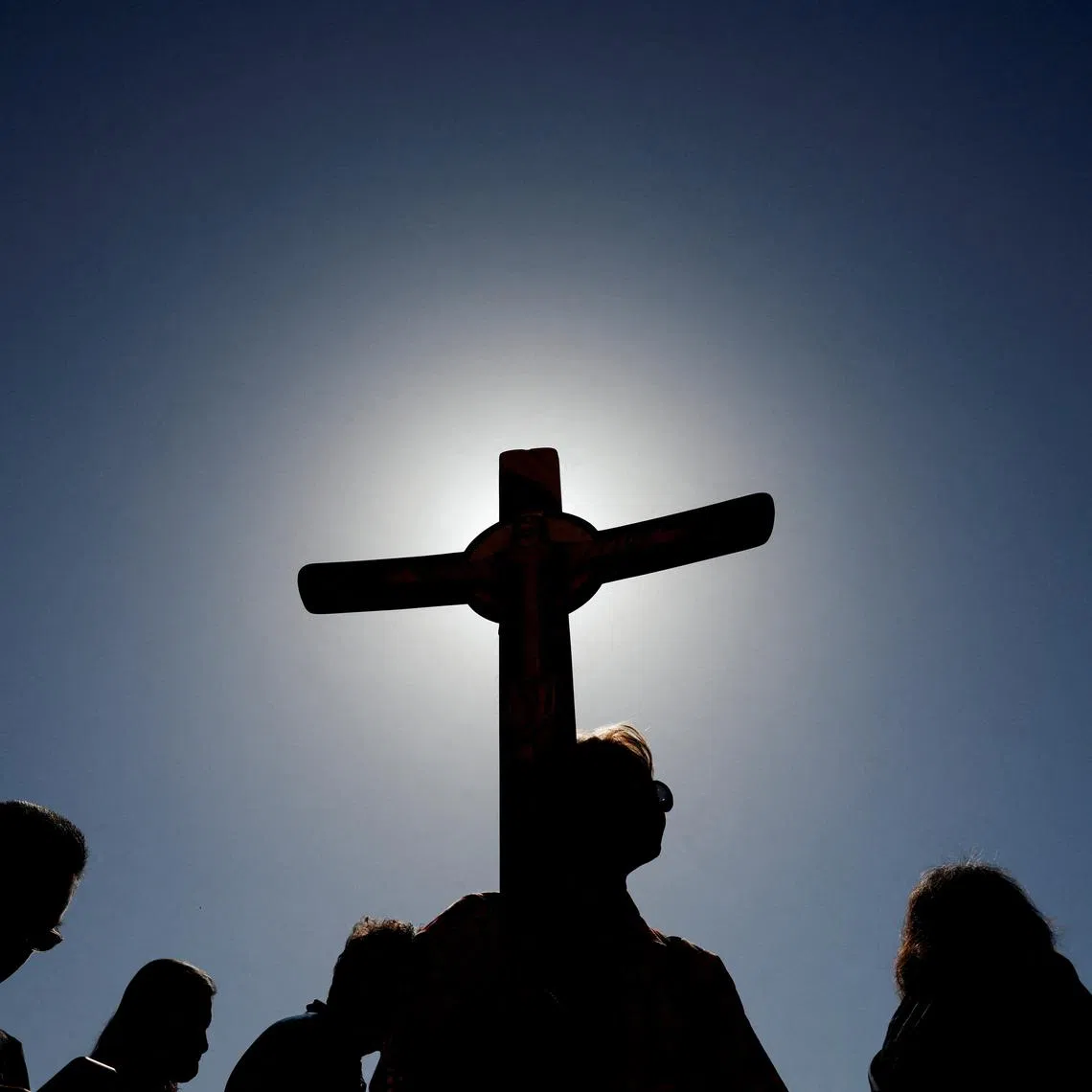 Pilgrims wait to visit St Peter's Basilica, following the death of Pope Francis, at the Vatican, April 22, 2025. REUTERS/Susana Vera