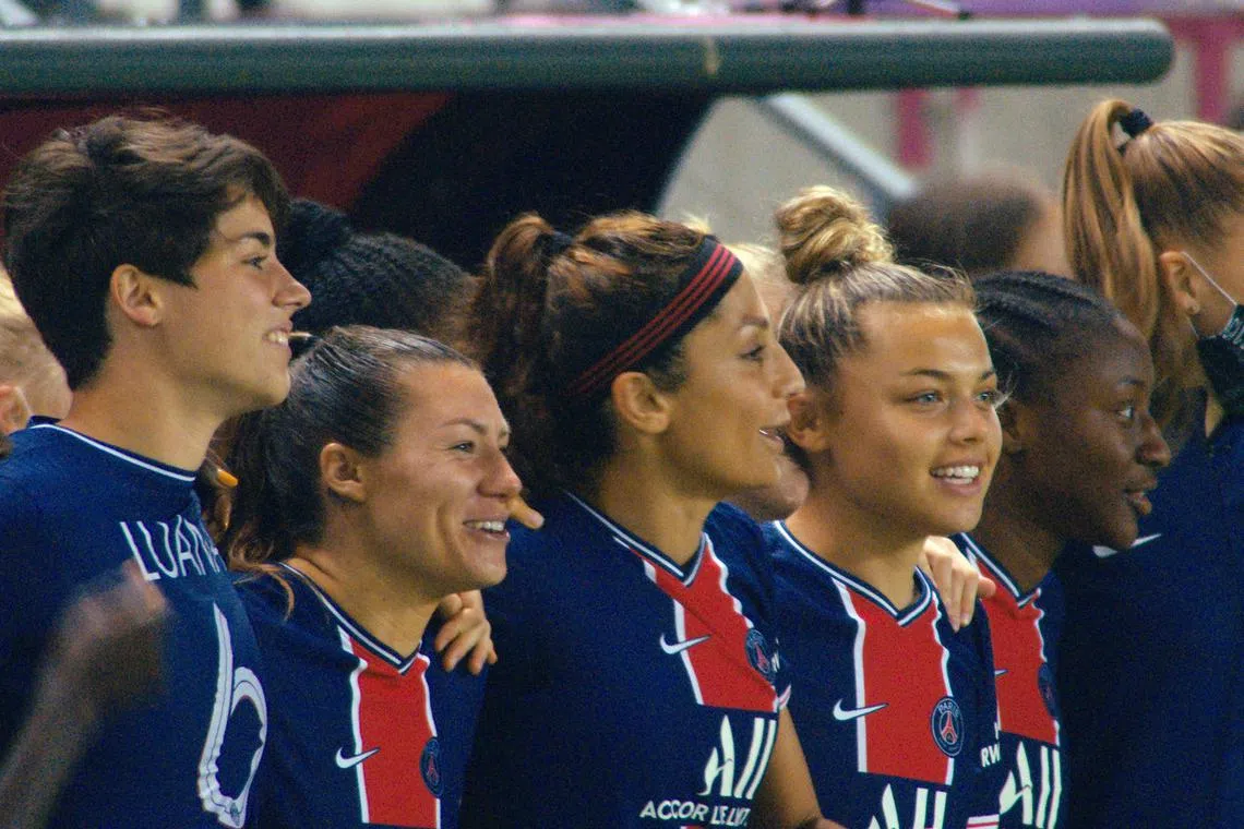 The documentary Nadia tells the story of Nadia Nadim, a former refugee from Afghanistan who becomes a professional footballer.