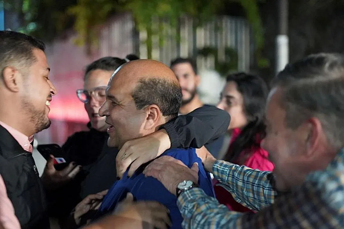 Venezuelan journalist Roland Carreno of the opposition party Popular Will is being greeted by family members and colleagues after he was released from prison, in Caracas, Venezuela October 19, 2023.  REUTERS/Luis Gonzalo Perez