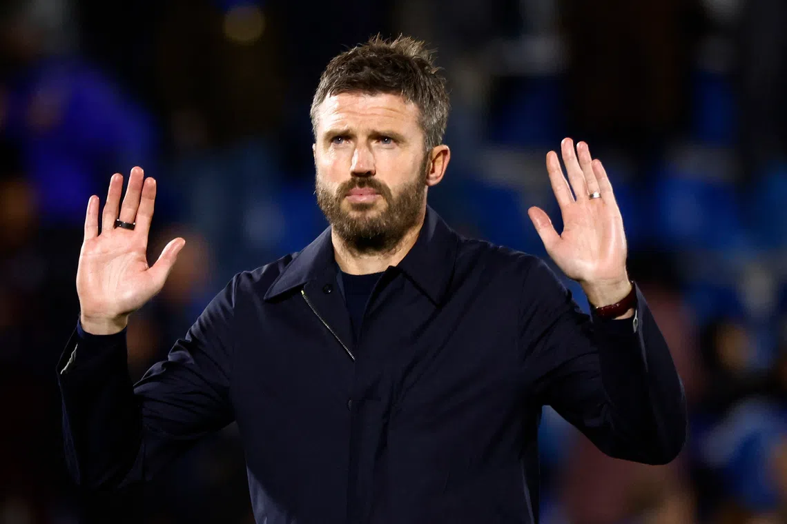 Soccer Football - UEFA Champions League - Como v Manchester United - Stadio Giuseppe Sinigaglia, Como, Italy - October 21, 2026  Manchester United manager Michael Carrick looks dejected after the match REUTERS/Alessandro Garofalo