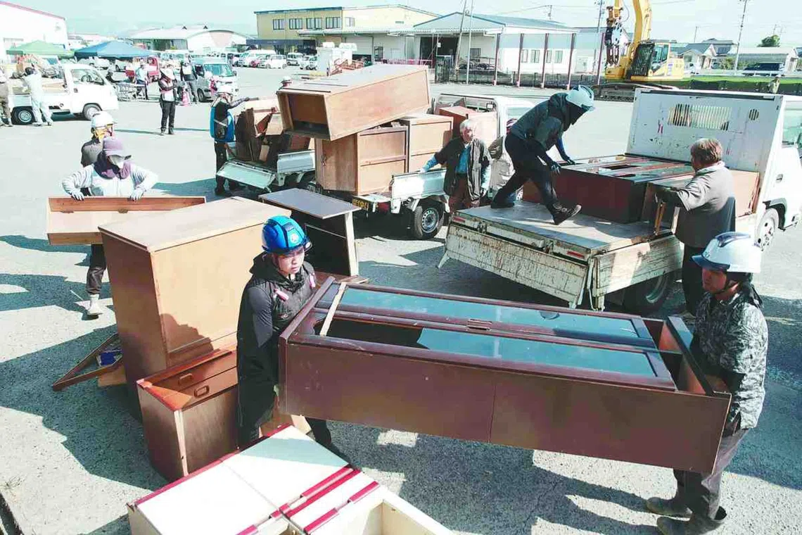 Kumamoto quake survivors offered hotel shelter as temperature in prefecture reach record 40 deg C