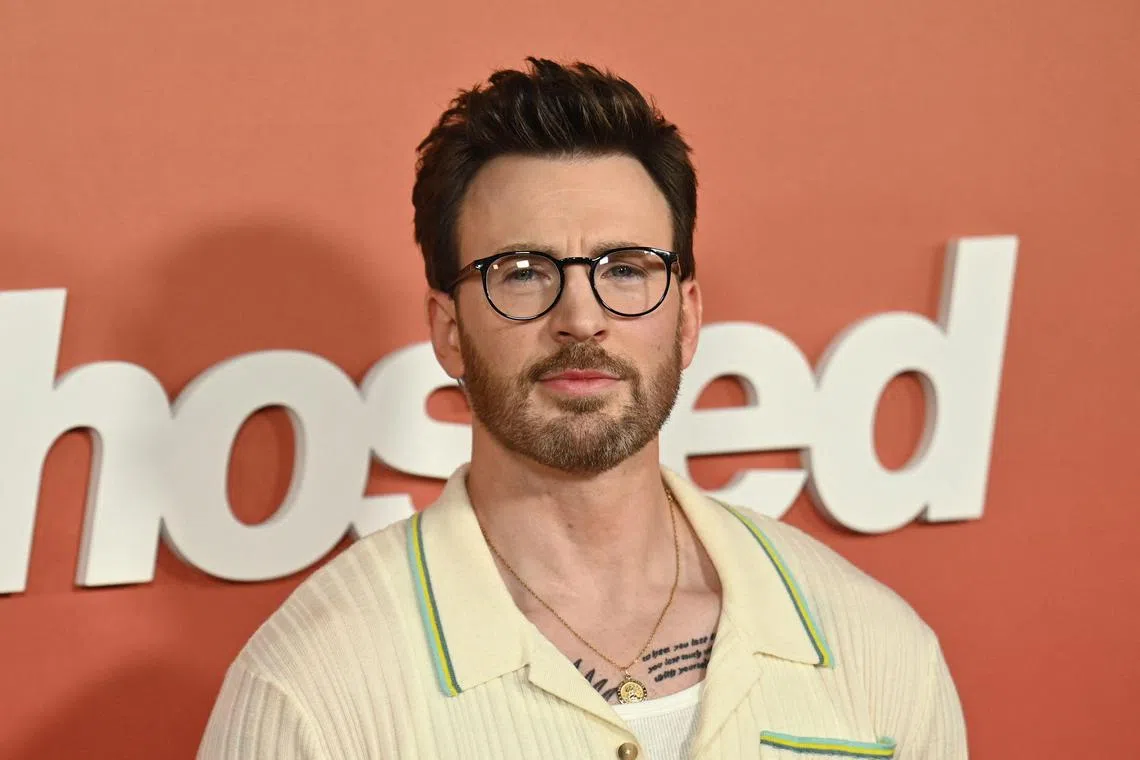 Actor Chris Evans deactivated his Twitter and Instagram accounts last week.