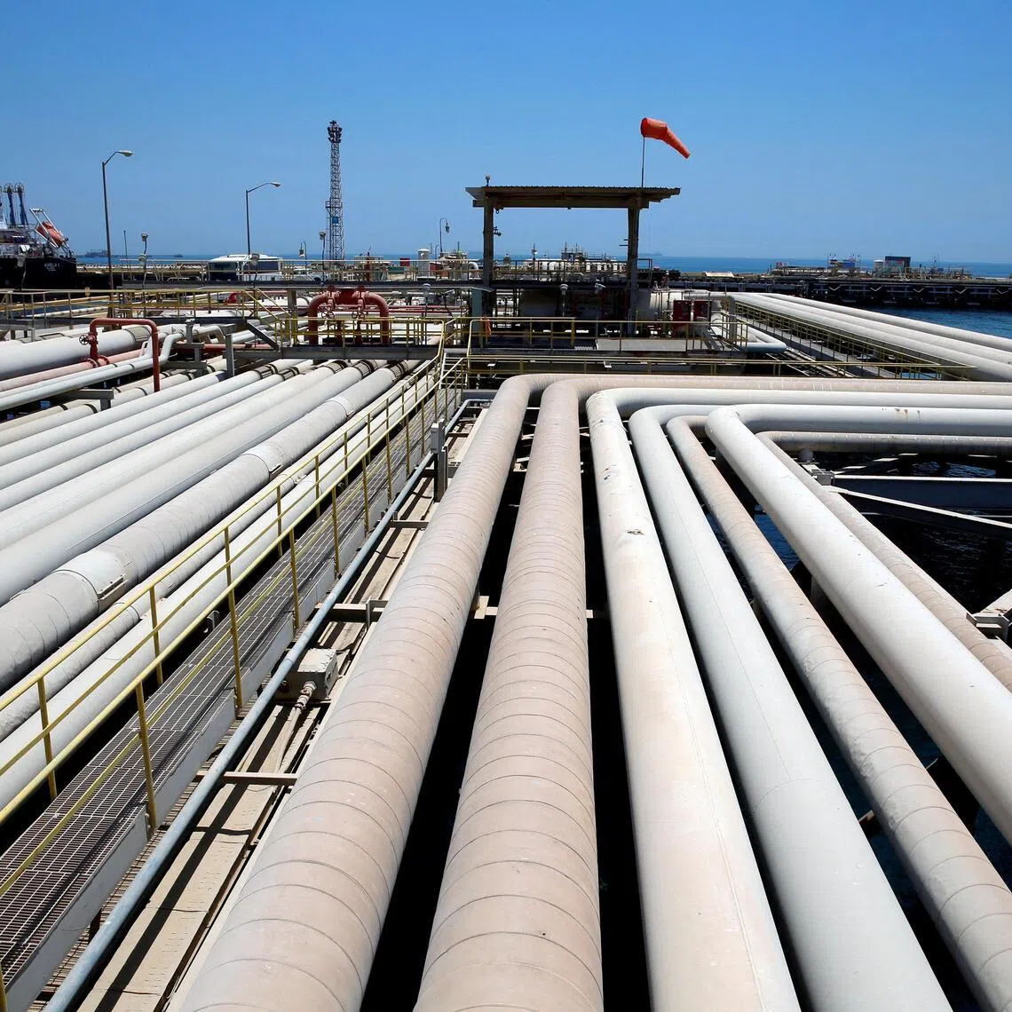Saudi Arabia’s main alternative route of using a pipeline to load tankers in the Red Sea port of Yanbu is under threat as the Houthis had declared they would blockade Saudi Arabia’s ports.