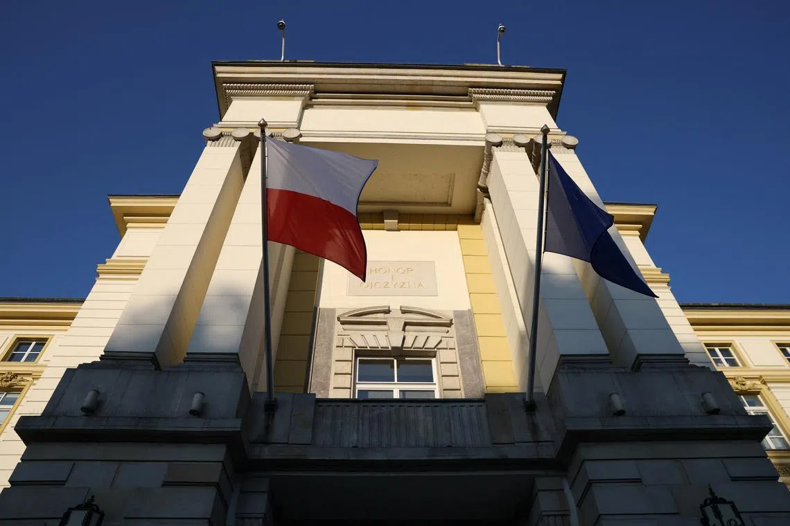 A Polish and a European Union flag flutter at the Chancellery of the Prime Minister, before an extraordinary government meeting, following violations of Polish airspace during a Russian attack on Ukraine, in Warsaw, Poland, September 10, 2025. REUTERS/Kacper Pempel