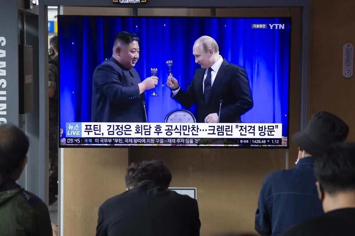 epa10855429 People watch a news segment detailing North Korean Leader Kim Jong-un's visit to Russia; at a station in Seoul, South Korea, 12 September 2023. According to North Korea's state-run media, North Korean leader Kim Jong-un is travelling by train to Russia to meet with Russian President Vladimir Putin.  EPA-EFE/JEON HEON-KYUN