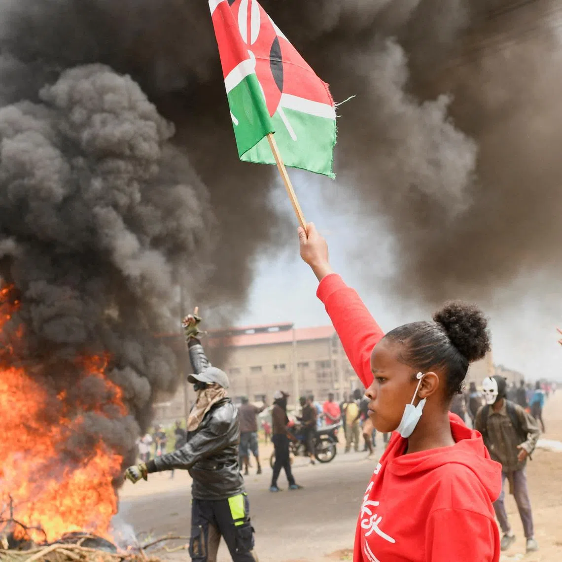 A demonstrator holds a Kenyan flag during a protest against a U.S.-backed Ebola quarantine plan on the establishment of a 50-bed facility at a Kenyan air force base that was intended to host Americans exposed to Ebola, in Nanyuki town, in Laikipia County, Kenya June 1, 2026. REUTERS/John Muchucha