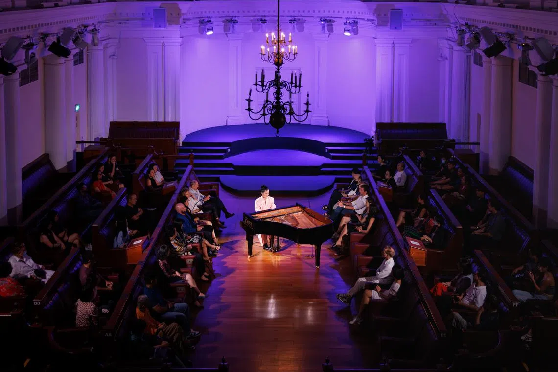 In her hour-long recital, Li Churen present suites of works, alternating those composed by both men and women.