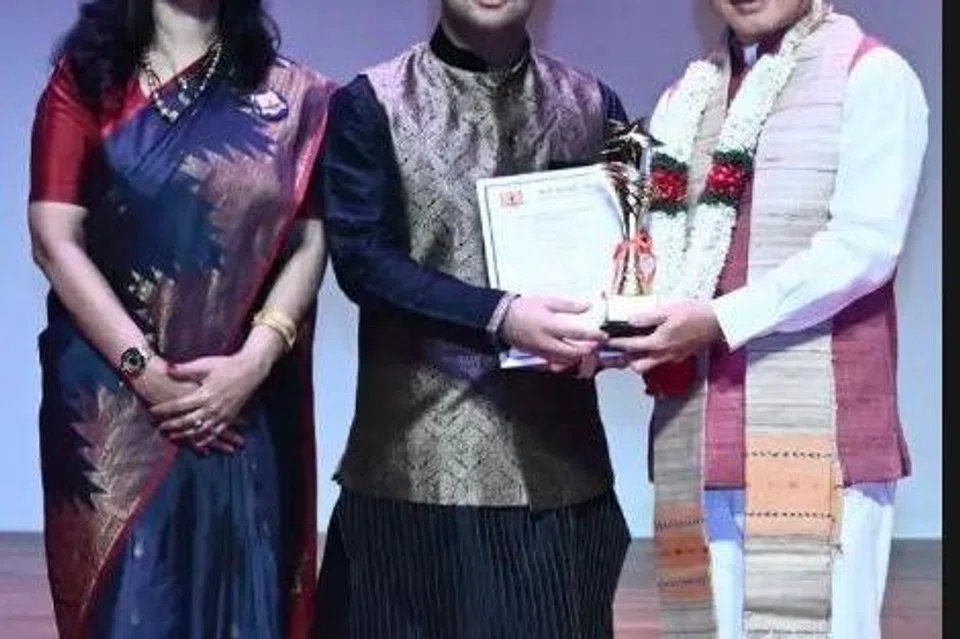 Speaker of Parliament Seah Kian Peng with A Level prize winner Ritwik Khanna (centre). On the left is Hindi Society Singapore Principal Archana Mishra.
