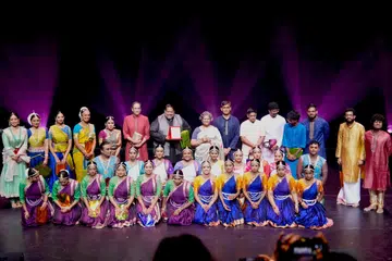 Bhaskareeyam 2025 artists and organisers join Naatya Kala Nipuna awardee Mr Vadivalagan for a group picture.