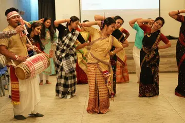 The Bihu dance session being led by dancer Jasmine Sethia Bukhan and dhol player Manob Gogoi.
