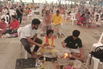 Hundreds gather for Vedic ceremony.