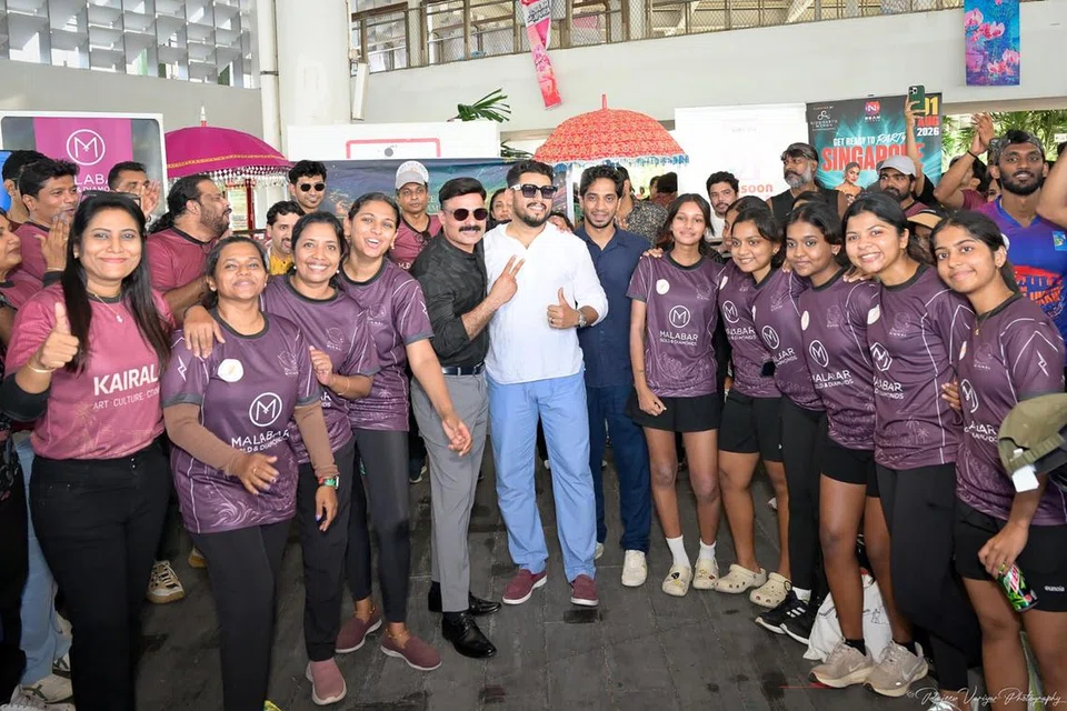 Minnal team members with sponsors and organising committee members.