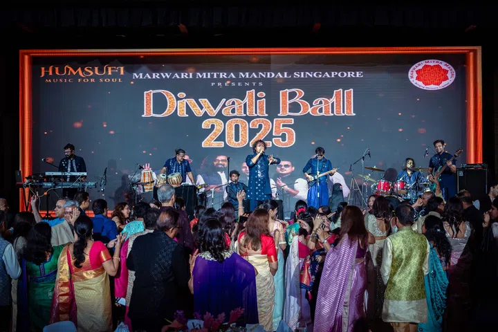 A captivating live performance from the band Humsufi