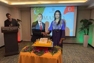 Singapore’s Minister of State for Foreign Affairs Zhulkarnain Abdul Rahim and  Pakistan High Commissioner Rabia Shafiq cut the cake to mark 60 years of diplomatic relations between Pakistan and Singapore.