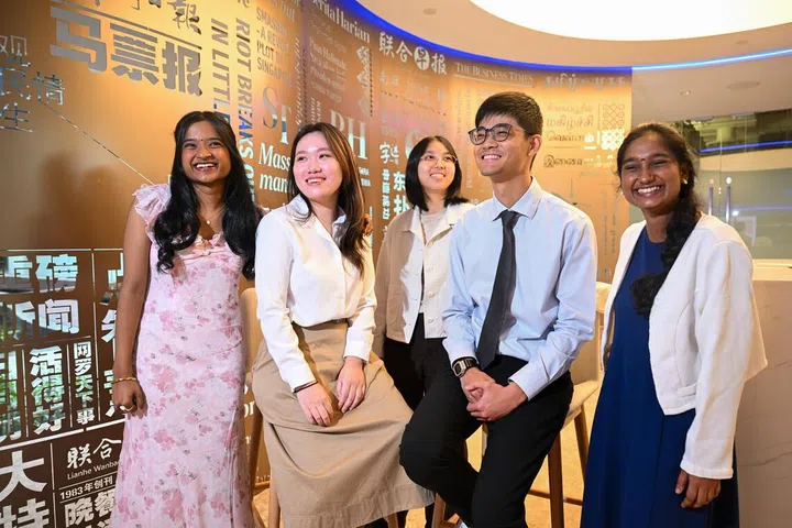 SPH Media Journalism Scholarship recipient Sakthivel Shivani (extreme left) and Tamil Media Scholarship recipient Venkatesan Vidya Laxmi (extreme right) 