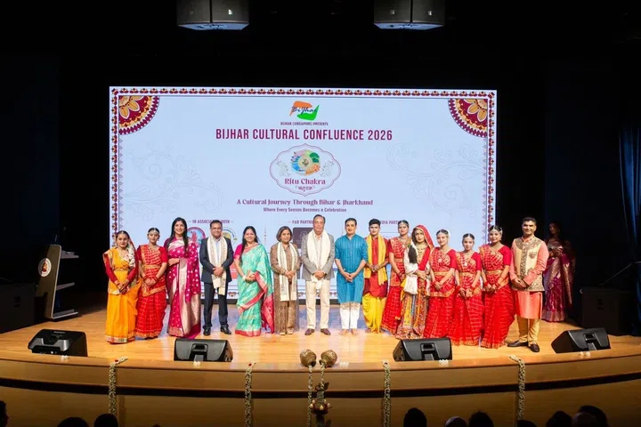 The United States’ Ambassador to Singapore Anjani Sinha (seventh from left) and his wife Kuntala  with the organising committee members and performers from Darbhanga.