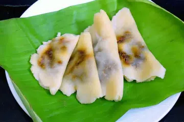 Variations of the Valsan (left) can be found across Southeast Asia – from Malaysia’s Kue Koci and Indonesia’s Nagasari to Thailand’s Khao Tom Mat and Vietnam’s Banh It.