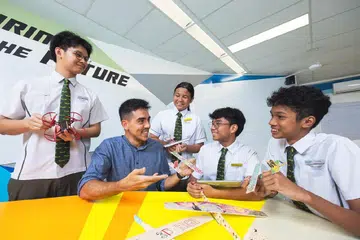 Changkat Changi Secondary School’s CCE Subject Head Rishvinder Singh received the Outstanding Youth in Education Award.