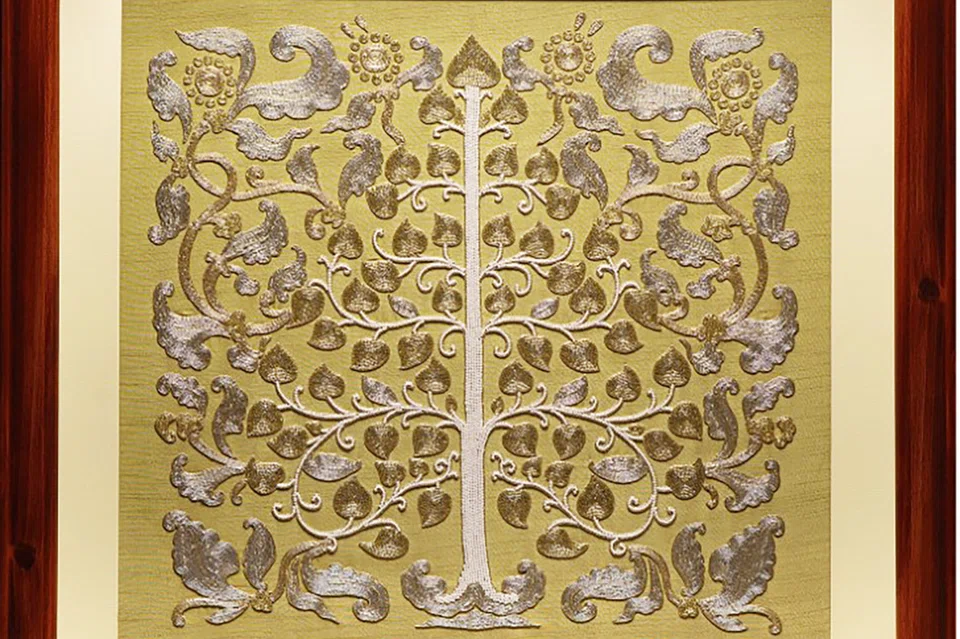 A piece by Artique called Golden Leopard.