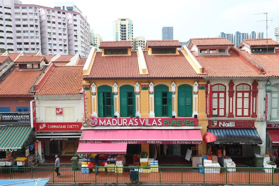 Renowned saree stores Nalli Chinnasami Chetty Pte Ltd (left) and Nalli Pte Ltd (right) along Buffalo Road at Little India.