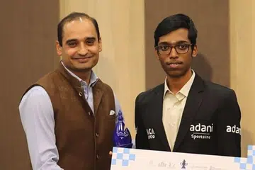Rameshbabu Praggnanandhaa (right) receiving his UZChess Cup cheque.