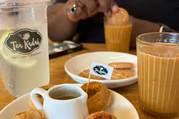 Iced sodas and hot teas at Tea Kadai in Penang’s Little India.