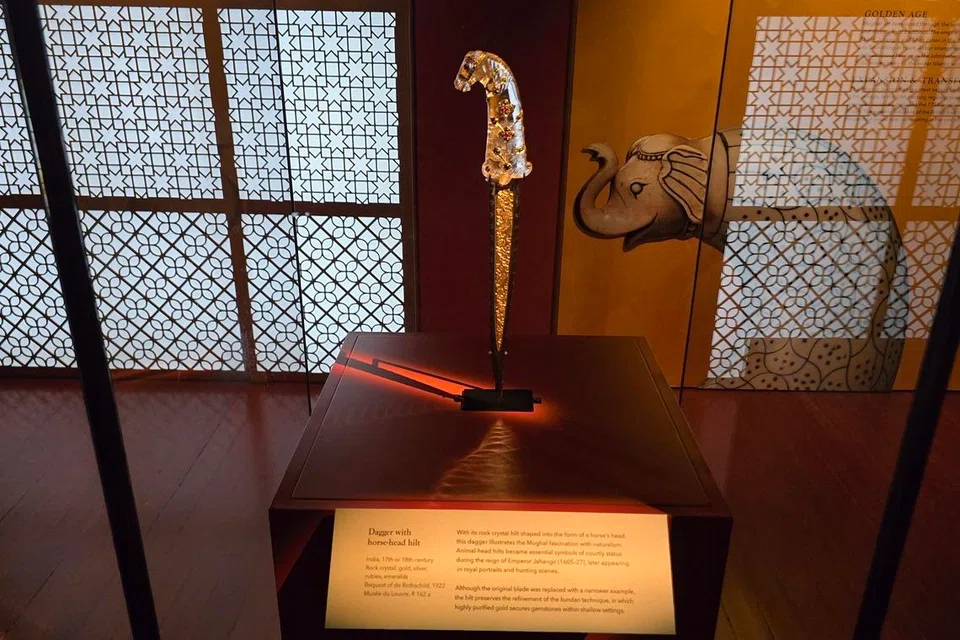 17th to 18th century Indian dagger with gold and precious gem-encrusted horse head handle.