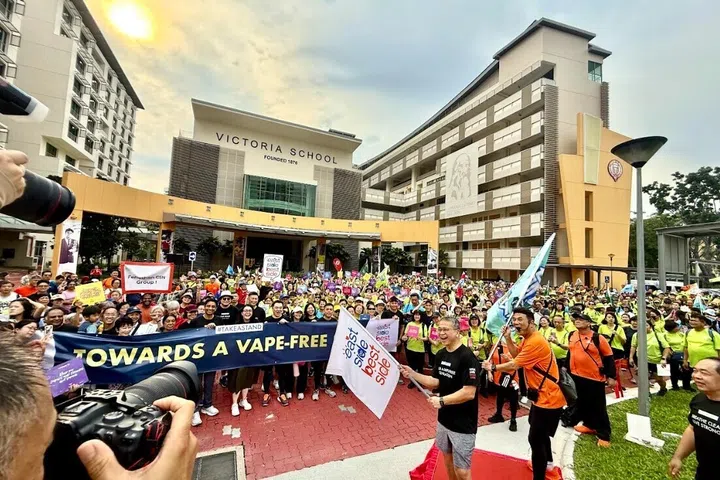 Minister Edwin Tong and filmmaker Jack Neo flagged off the Sunset Intergeneration Walk Towards a Vape-Free Singapore at Victoria School, where more than 1,000 residents, parents, and youth took part. The event, organised by the Character & Leadership Academy and East Coast GRC, aimed to raise awareness of vaping harms and strengthen community support for young people.