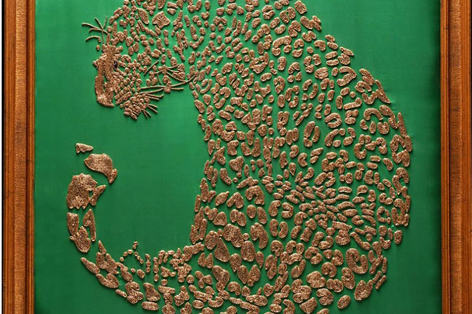 A piece by Artique called Golden Leopard.