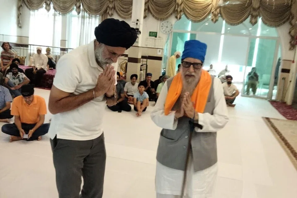 Mr Navjote’s grandfather is honoured at the Gurdwara Sahib Katong after his grandson is awarded the prestigious LKY scholarship.