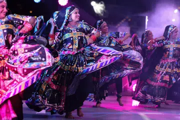 Local audiences experienced Kalbeliya firsthand in August 2025, when a dedicated troupe of young dancers, guided by Omkar Arts’ founder and director Mdm Sreedevy, took to the stage at Anandha Kondaattam 2025.