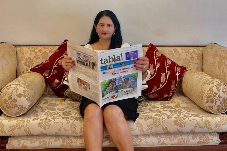Dr Preeti Pandit reading tabla! in the Sandpiper Hotel lobby.