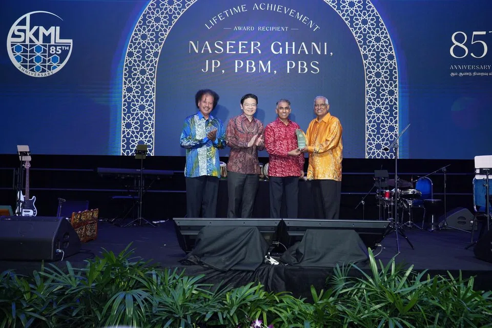 Chairman of Tamil Language Council, Naseer Ghani, received the Lifetime Achievement Award for his contributions to SKML.