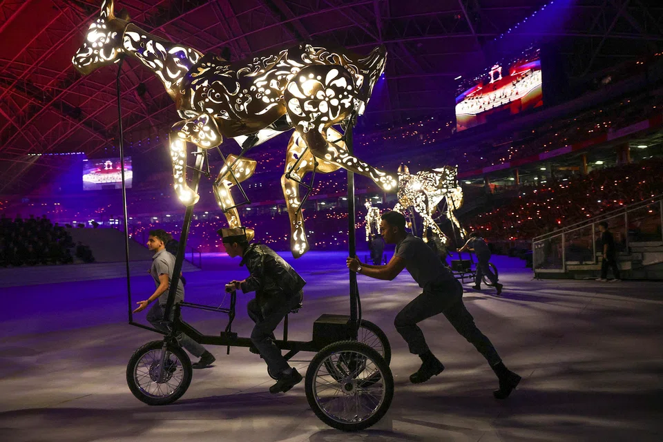 Illuminated animal props cast beautifully patterned shadows on the ground.