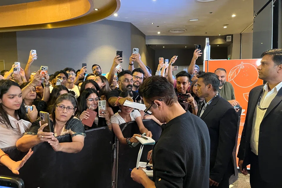 Aamir Khan signing autographs for fans at Golden Village Vivocity.