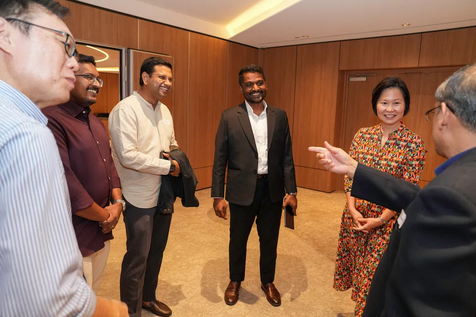 MOS Gan Siow Huang interacts with (clockwise from right) Supervising Editor of tabla!, T. Raja Segar; Editor-in-Chief of the English, Malay, and Tamil Media (EMTM) group at SPH Media; News Editor of Tamil Murasu, Irshath Mohamed; Head of Corporate Affairs for ASEAN, Mohamed Irshad; Editor of tabla!, Venga Subramaniam.