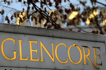 Radiant World owes Glencore a total of US$951 million, while Glencore owes Radiant World US$471 million.