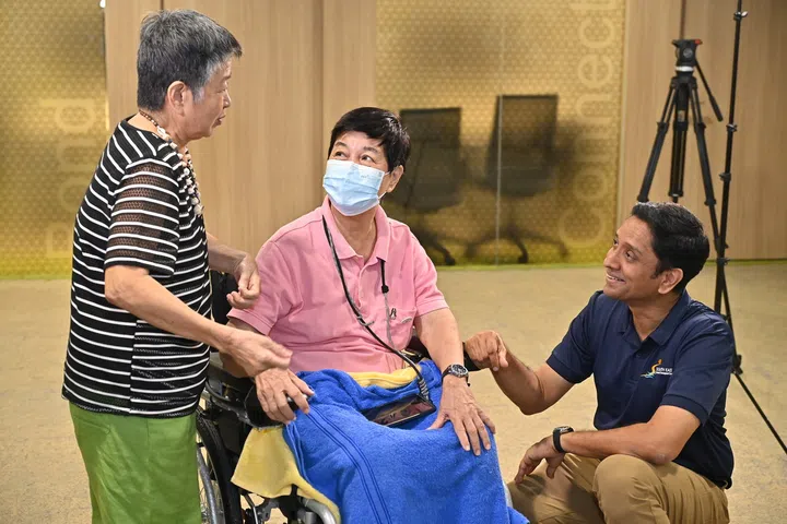 Mayor Dinesh connecting with a senior volunteer and senior beneficiary at the launch of ‘Friends of South East’