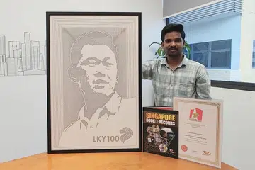 Mr Tamilarasan Shanmuganandam with his artwork of Singapore’s founding prime minister.