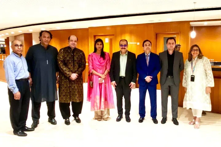 Pakistan High Commissioner Rabia Shafiq (second from left) with the performers and guests at The Esplanade Theatre.