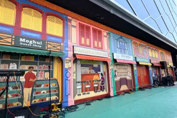 The temporary art installation features shophouses that were located on Campbell Lane in the past. Contrary to popular belief, there were shops run by other ethnicities in Campbell Lane as well, such as a Chinese coffeehouse, reflecting Singapore’s multi-racial society.