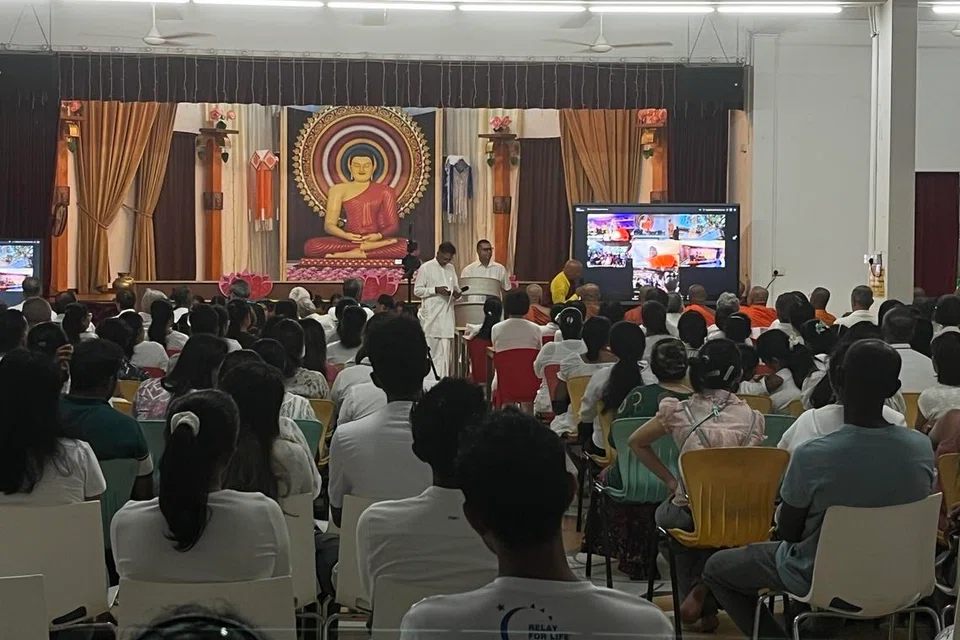 Devotees chanted together with other Buddhist temples around the world via livestream in SLT’s cultural hall on May 30.