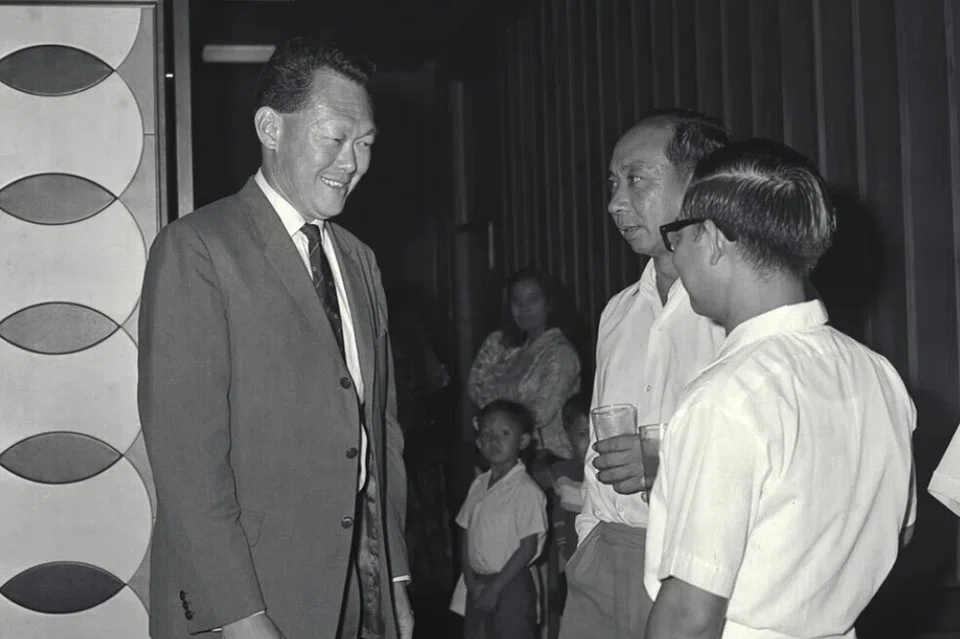 In April 1965, Mr Lee Kuan Yew returned to Singapore after a three-week official visit to Australia and New Zealand, and was welcomed by PAP members and supporters, including Dr Goh Keng Swee and Dr Toh Chin Chye.